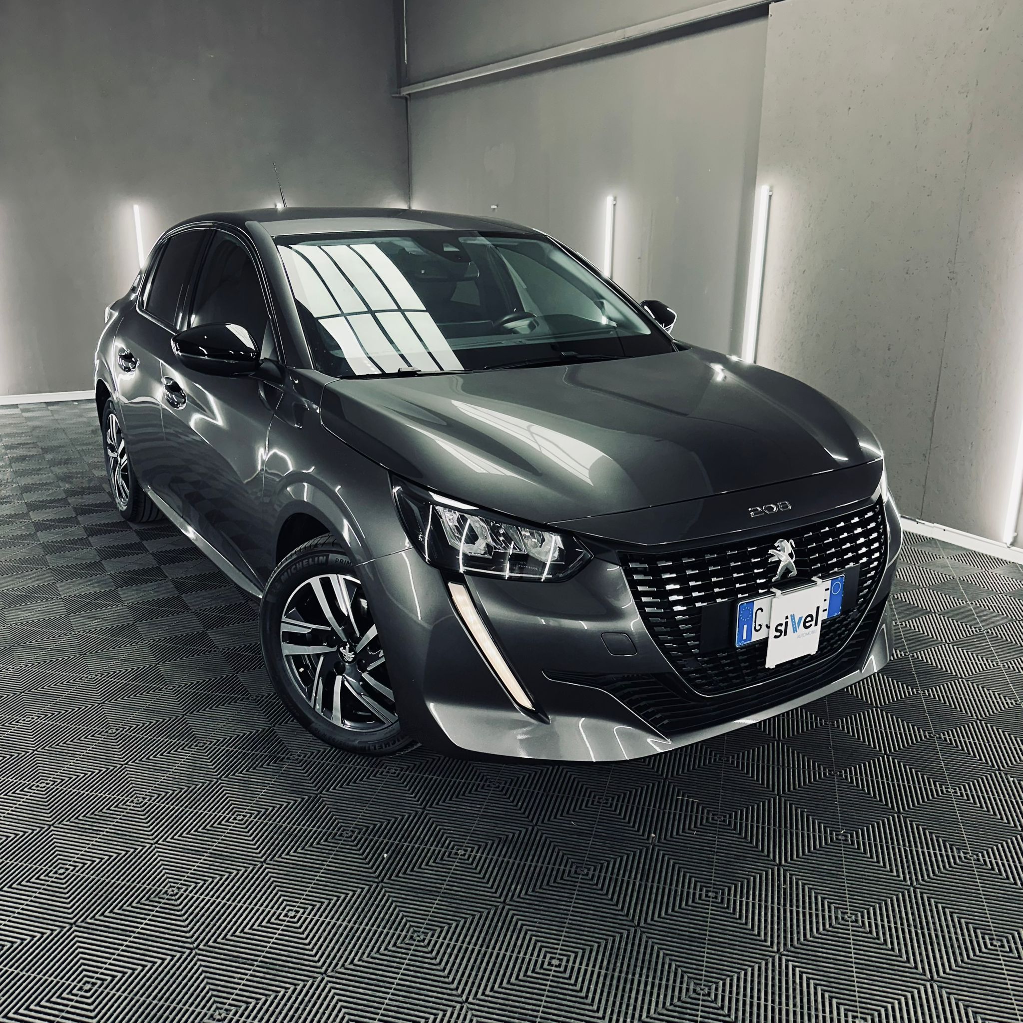 Acquista online Peugeot 208