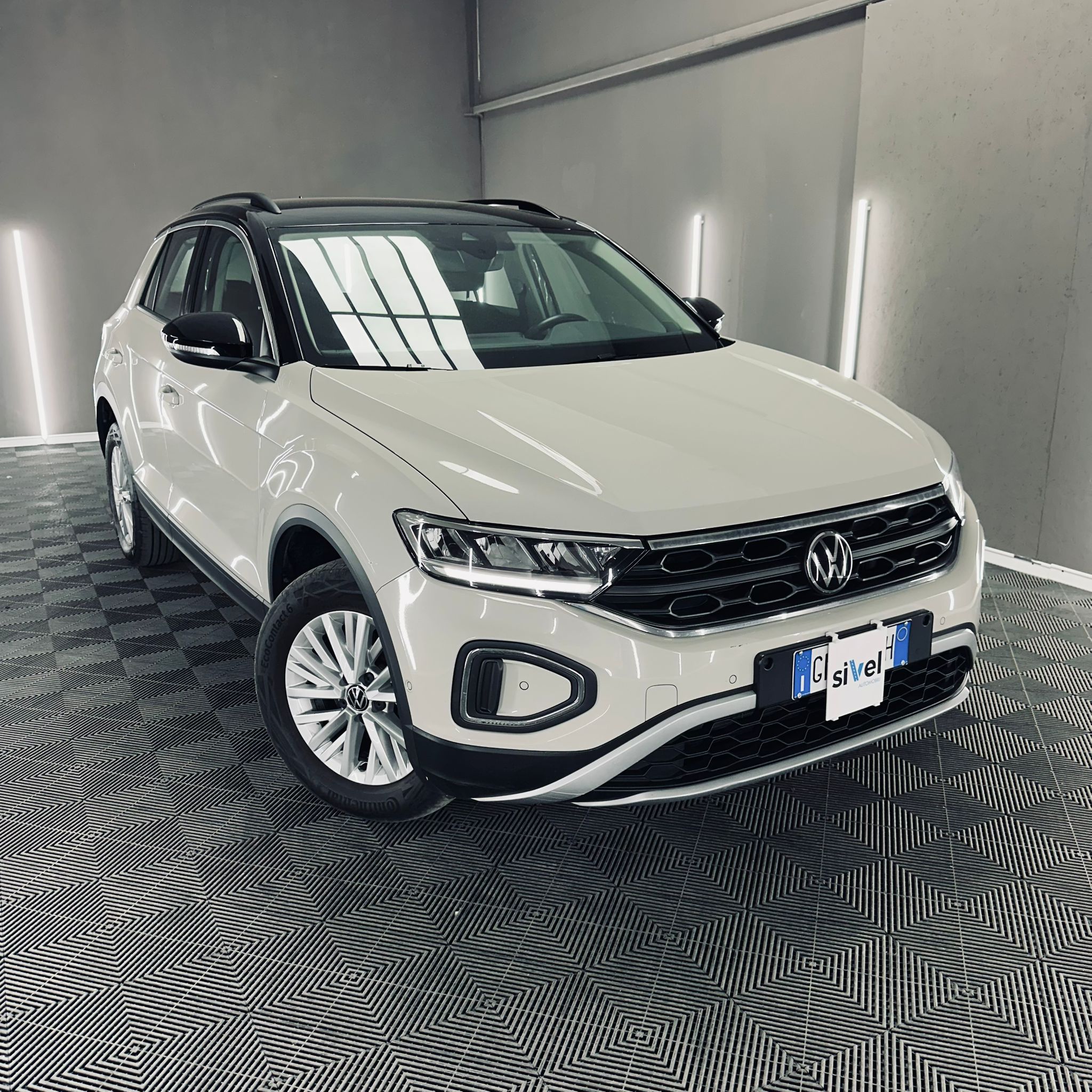 Acquista online Volkswagen T-Roc