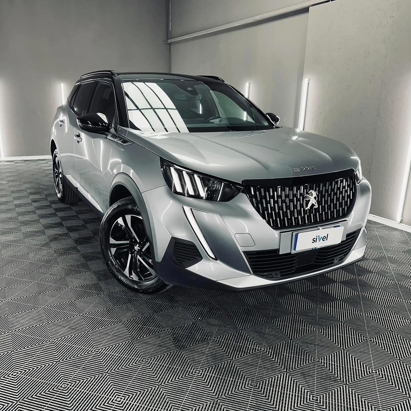 Acquista online Peugeot 2008