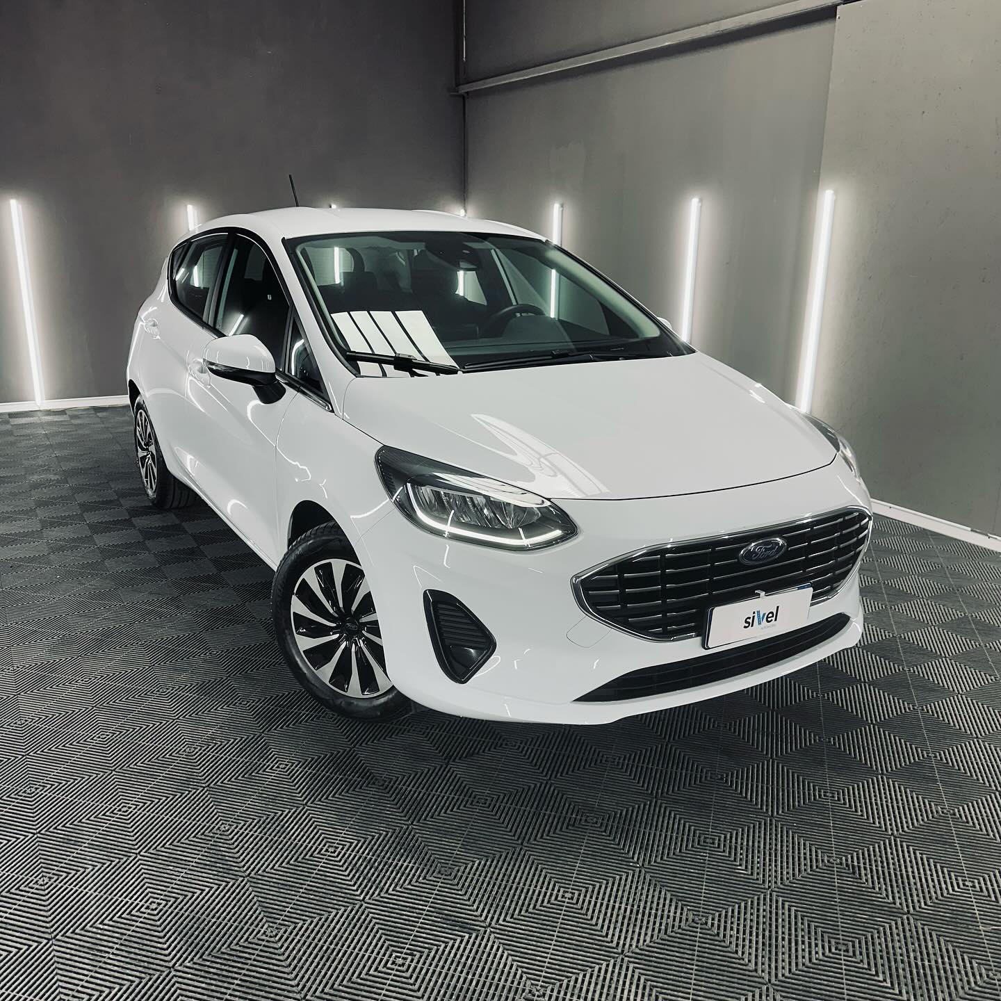 Acquista online Ford Fiesta